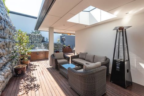 Photo of property in 6 Challenger Lane, Redcliffs, Christchurch, 8081