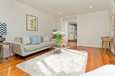 Photo of property in 1/962 East Coast Road, Northcross, Auckland, 0632