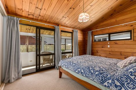 Photo of property in 1 Dunleith Grove, Silverstream, Upper Hutt, 5019
