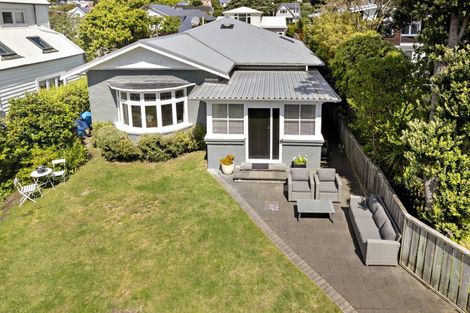 Photo of property in 23 Marine Parade, Eastbourne, Lower Hutt, 5013