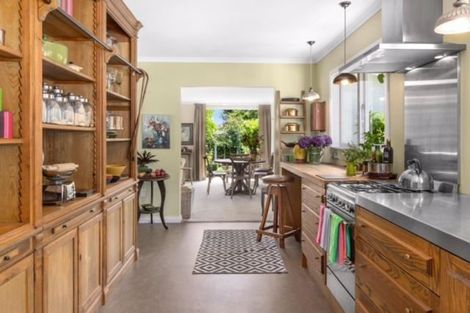 Photo of property in 19 Paremata Crescent, Paremata, Porirua, 5024