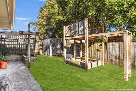 Photo of property in 36 Mandalay Place, Waiuku, 2123