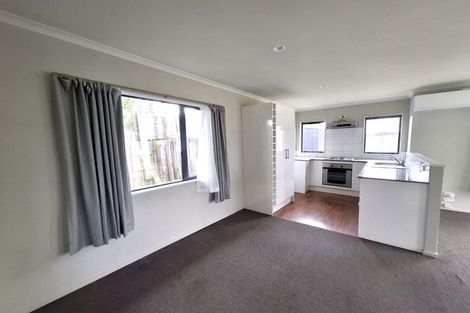 Photo of property in 39 Rewarewa Road, Te Atatu Peninsula, Auckland, 0610