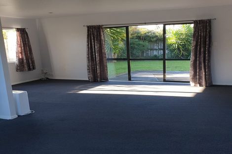 Photo of property in 12 O'sullivan Place, Waiuku, 2123