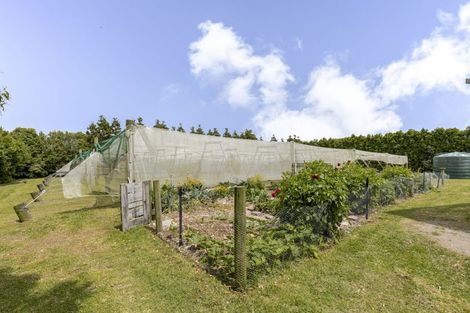 Photo of property in 280 Corbett Road, Paraite, New Plymouth, 4373