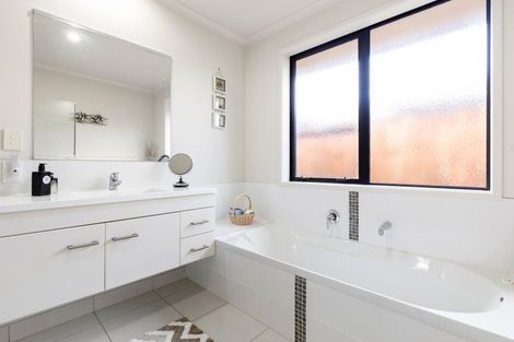 Photo of property in 13 Edgeview Crescent, Fitzroy, Hamilton, 3206