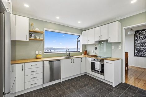 Photo of property in 13 Tanera Crescent, Brooklyn, Wellington, 6021