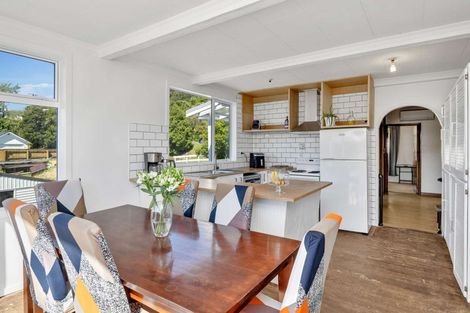 Photo of property in 82 Milton Terrace, Picton, 7220