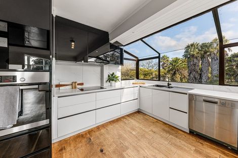 Photo of property in 18 Outlook Road, Greenhithe, Auckland, 0632