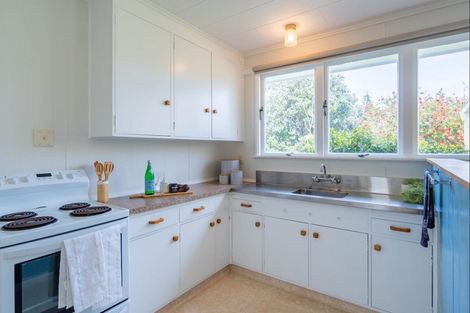 Photo of property in 2 Atua Street, Waikanae Beach, Waikanae, 5036