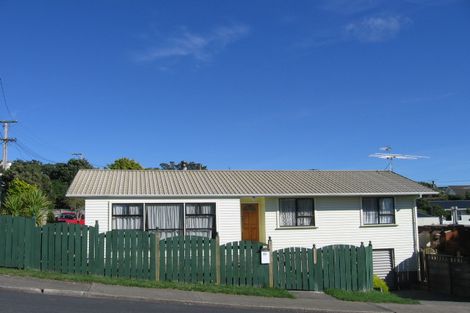 Photo of property in 112 Beazley Avenue, Paparangi, Wellington, 6037
