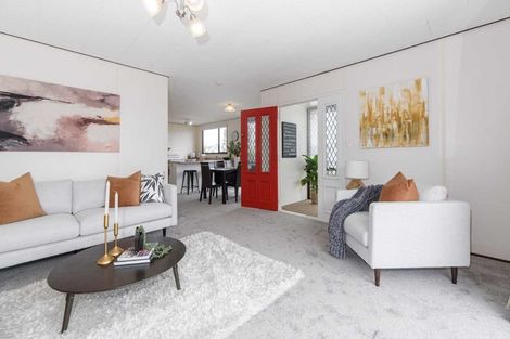 Photo of property in 72 Totaravale Drive, Totara Vale, Auckland, 0629