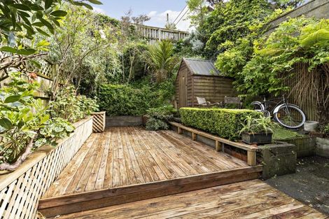 Photo of property in 49 Hawker Street, Mount Victoria, Wellington, 6011