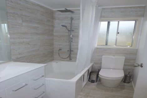 Photo of property in 1/83 Birkdale Road, Birkdale, Auckland, 0626