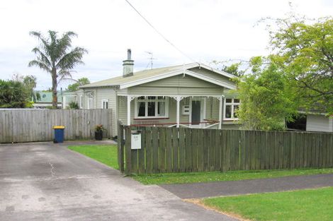Photo of property in 28 Clayburn Road, Glen Eden, Auckland, 0602