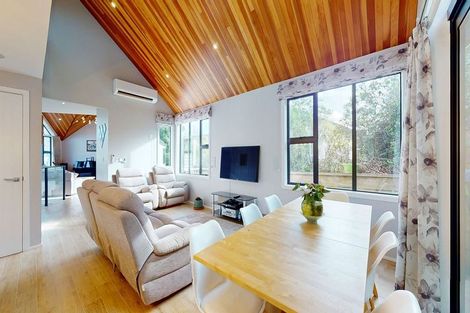 Photo of property in 221c Karori Road, Karori, Wellington, 6012