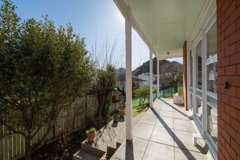 Photo of property in 6a Seaview Crescent, Picton, 7220