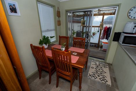 Photo of property in 21 Lisa Rise, Half Moon Bay, Auckland, 2012