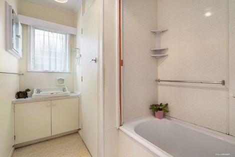 Photo of property in 104 Taikata Road, Te Atatu Peninsula, Auckland, 0610