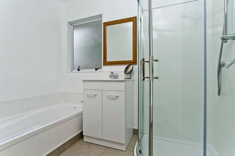 Photo of property in 14 Jumento Place, Unsworth Heights, Auckland, 0632