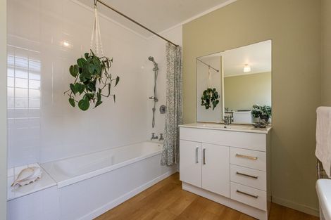 Photo of property in 1 Kinnel Grove, Papakowhai, Porirua, 5024