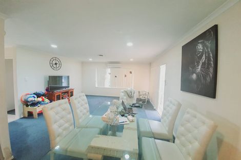 Photo of property in 15 Stellata Court, Randwick Park, Auckland, 2105