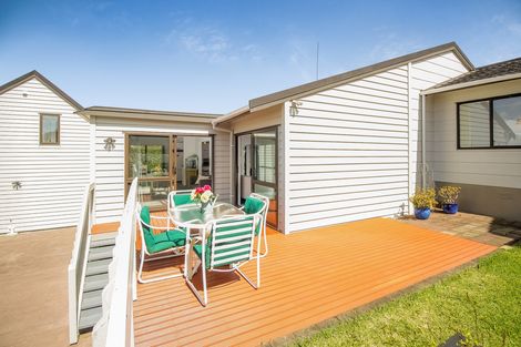 Photo of property in 189 West Harbour Drive, West Harbour, Auckland, 0618