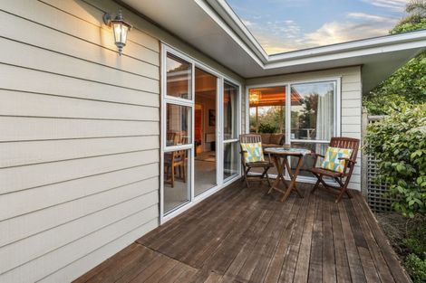Photo of property in 58 Marina View Drive, West Harbour, Auckland, 0618
