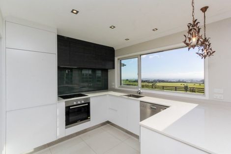 Photo of property in 5 Maunga Heights, Hurworth, New Plymouth, 4371