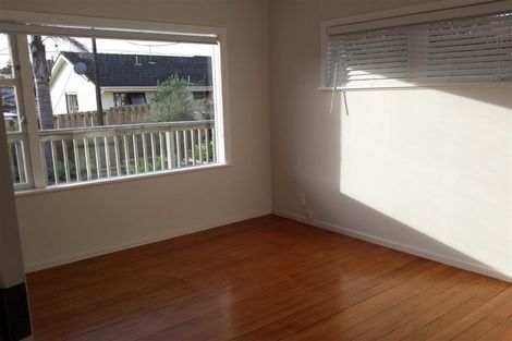 Photo of property in 1/93 Lake Road, Belmont, Auckland, 0622