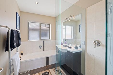 Photo of property in 165a Centreway Road, Orewa, 0931