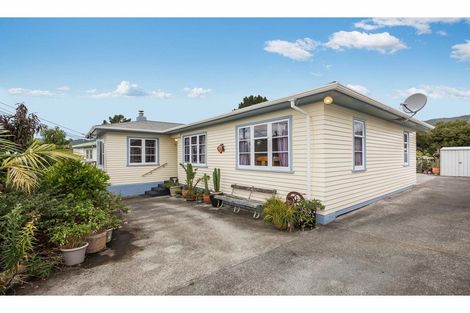 Photo of property in 27 Amundsen Grove, Stokes Valley, Lower Hutt, 5019