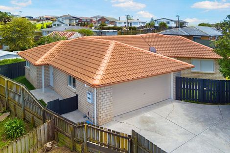 Photo of property in 5 Retreat Drive, Mangere, Auckland, 2022