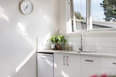 Photo of property in 5 Sutton Avenue, Mangere East, Auckland, 2024