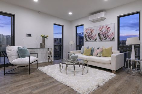 Photo of property in 2 Paparahi Place, Wainui, Silverdale, 0992