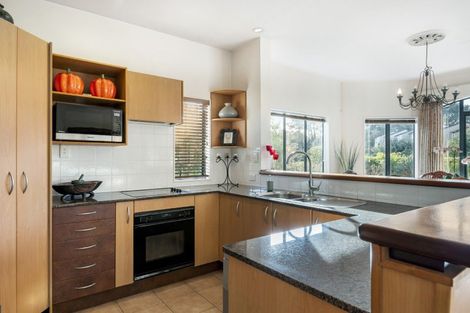 Photo of property in 22/8 Tobago Place, Sunnynook, Auckland, 0620