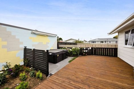 Photo of property in 8 Hughson Place, Opunake, 4616