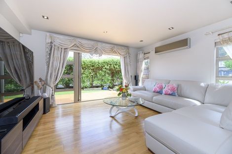 Photo of property in 1 Stow Place, Henderson, Auckland, 0612