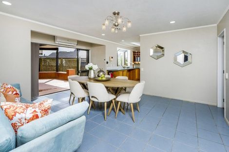 Photo of property in 5 Tornado Place, West Harbour, Auckland, 0618