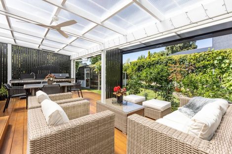 Photo of property in 7 Tui Glen, Havelock North, 4130