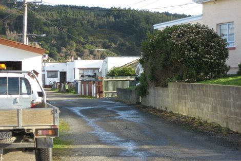 Photo of property in 246 Marine Parade, Bluff, 9814