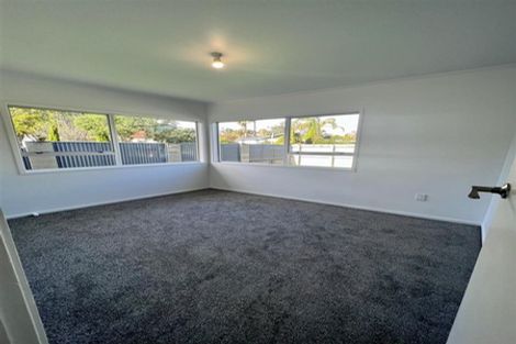 Photo of property in 5 John F Kennedy Place, Glen Eden, Auckland, 0602