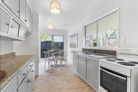 Photo of property in 32 Archmillen Avenue, Pakuranga Heights, Auckland, 2010