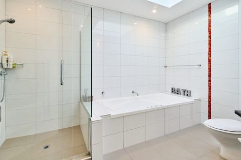 Photo of property in Alto Apartments, 4a/22 Telford Terrace, Oriental Bay, Wellington, 6011