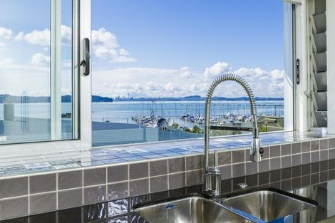 Photo of property in 15 Courtneys, West Harbour, Auckland, 0618