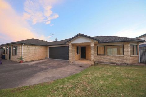 Photo of property in 9 Ballintra Close, Pinehill, Auckland, 0632