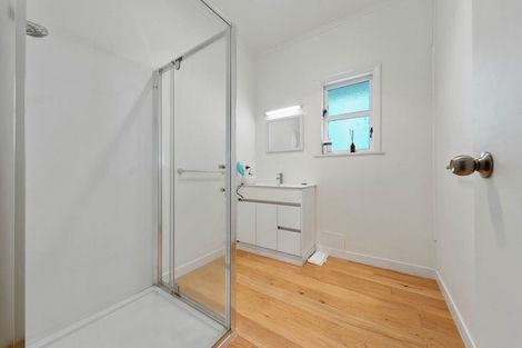 Photo of property in 1/28 Uxbridge Road, Mellons Bay, Auckland, 2014