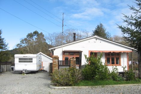 Photo of property in 32 Clifford Street, Blackball, 7804