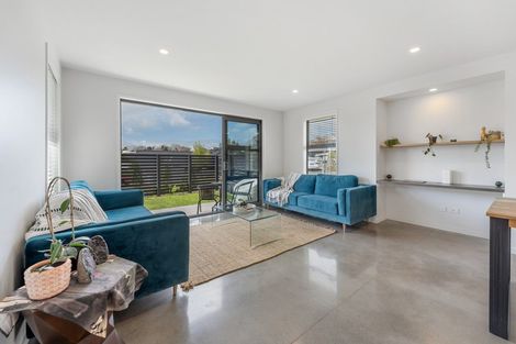 Photo of property in 6 Greenridge Lane, Merrilands, New Plymouth, 4312