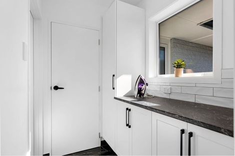 Photo of property in 2/320 Memorial Avenue, Burnside, Christchurch, 8053